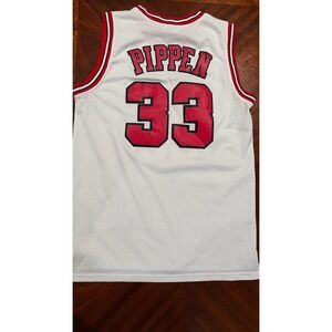 Scottie Pippen Jersey White Hardwood Classics Adidas #33 Chicago Bulls Large‎